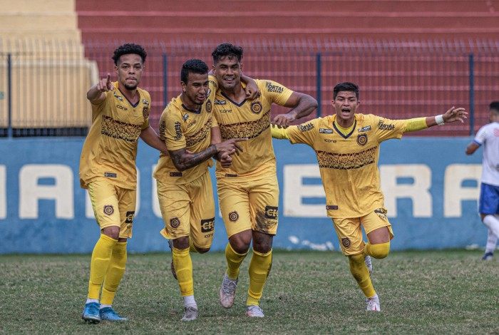 Jonathan Pimpão fez o gol da vitória do Madureira
