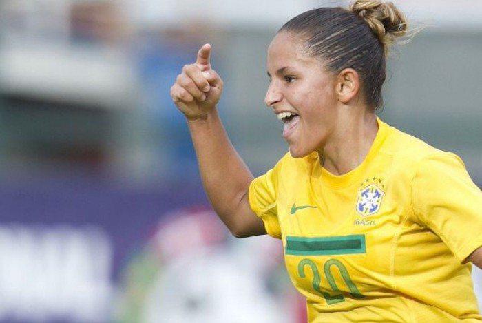 Centroavante da seleção brasileira feminina enaltece ...