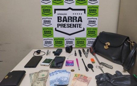 Polícia prende dupla que usava bloqueador eletrônico para furtar carros na Zona Oeste 