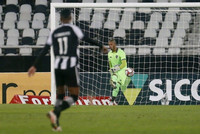 Diego Loureiro é o goleiro do Botafogo