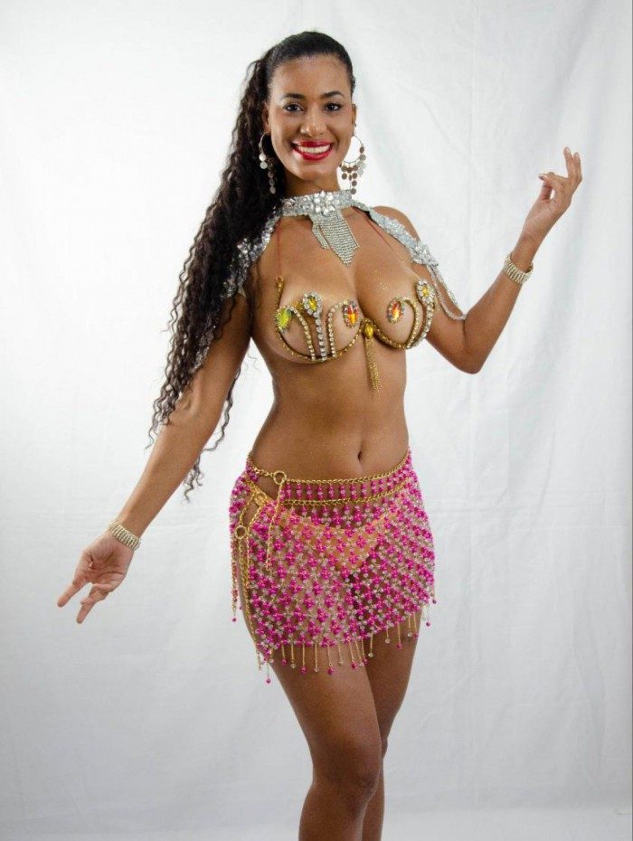 Bianca Ramos, a Madrinha de Bateria da Lins Imperial, já começou os preparativos para a folia. Com o avanço da vacinação, a beldade vê uma esperança para a realização dos desfiles das escolas de samba para o próximo carnaval. A beldade 



Fotos: 