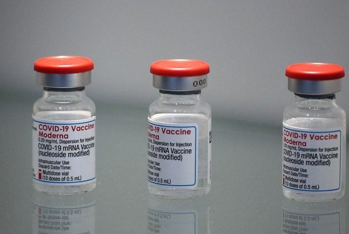 Moderna não descartou a fabricação de uma nova vacina para lidar com a variante ômicron