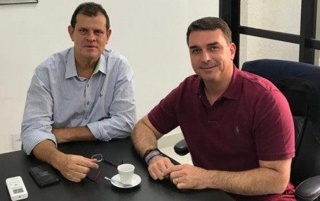 Salema pede a Flávio Bolsonaro ajuda para conclusão do Hospital da Mãe