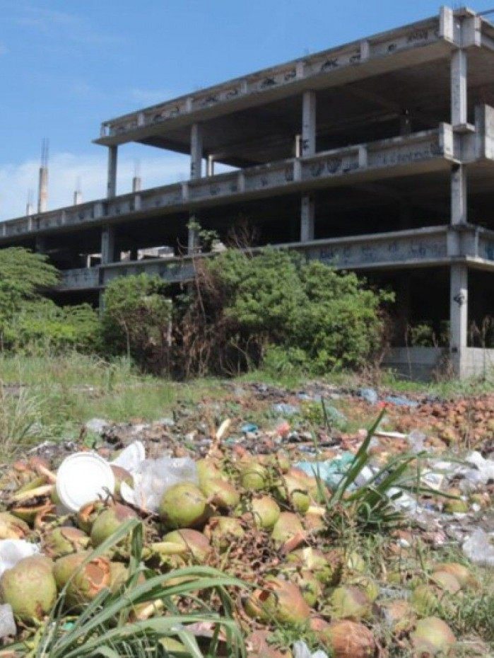 Hospital Estadual da M&atilde;e, inacabado, no bairro do Coluband&ecirc;
