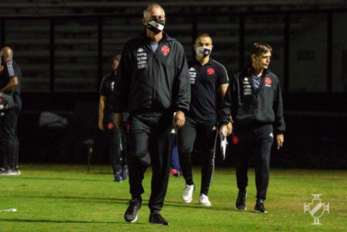Lisca e sua comissão técnica terão trabalho, principalmente, para ajustar a zaga e o meio de campo