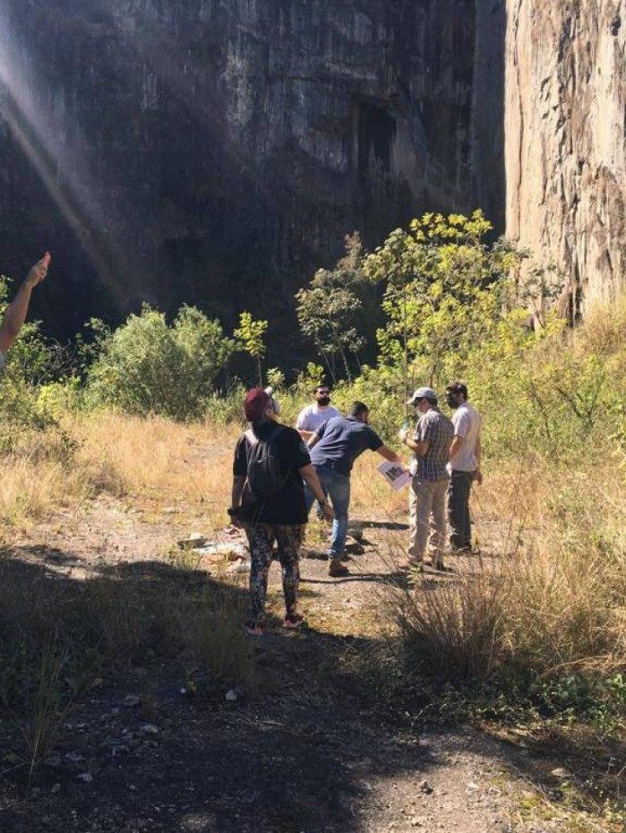 Pesquisadores da UFRRJ realizam trabalho de campo na Pedreira da Voldac