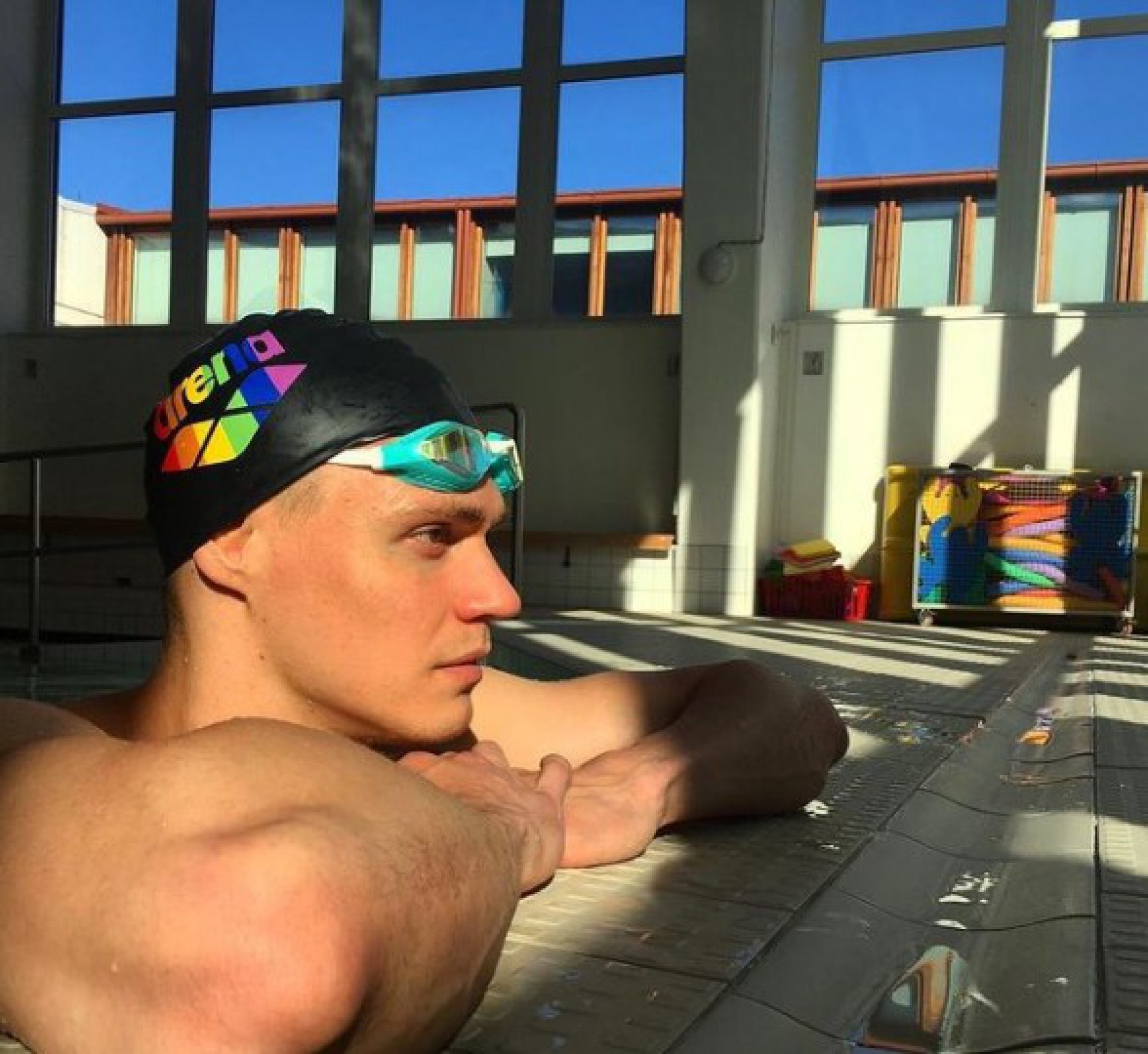 Prov&aacute;vel advers&aacute;rio de nadador brasileiro nos 50m livre &eacute; ativista de causas LGBT e tem cargo p&uacute;blico  