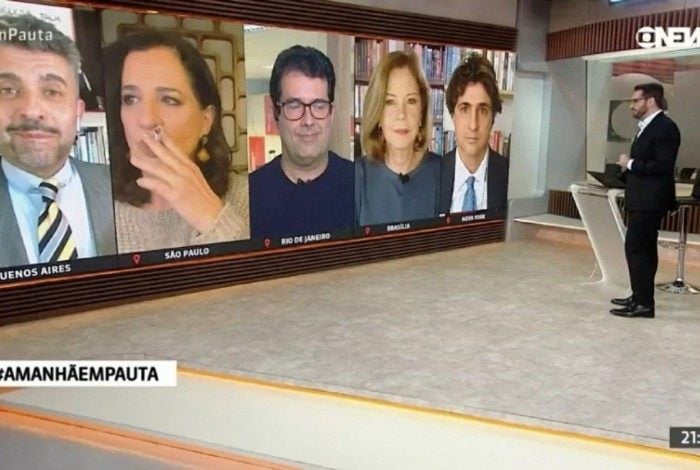 Mônica Waldvogel é pega fumando durante o GloboNews Em Pauta
