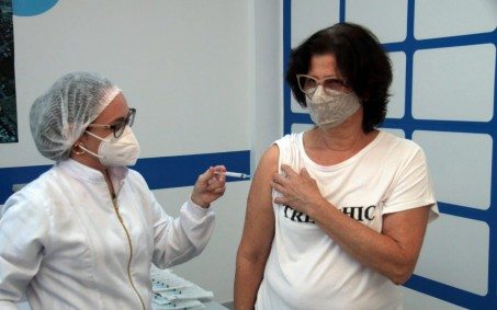 Nova Iguaçu faz repescagem na vacinação deste sábado