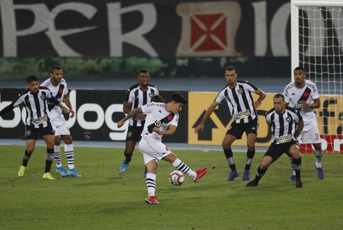 No turno, o Botafogo venceu o Vasco por 2 a 0 no Nilton Santos