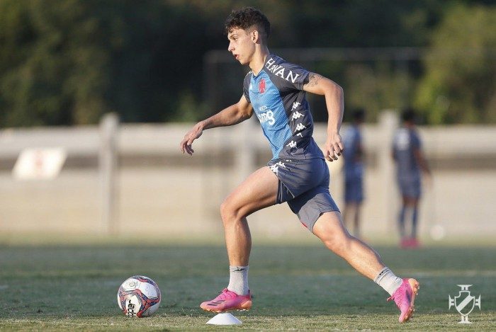 Argentino de 24 anos pode ter tomado a frente de Marquinhos Gabriel no conceito do técnico Lisca