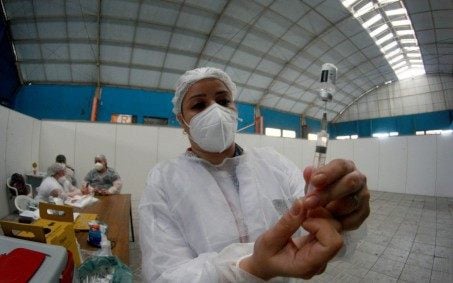 Nova Iguaçu vacina pessoas de 30 anos a partir deste sábado