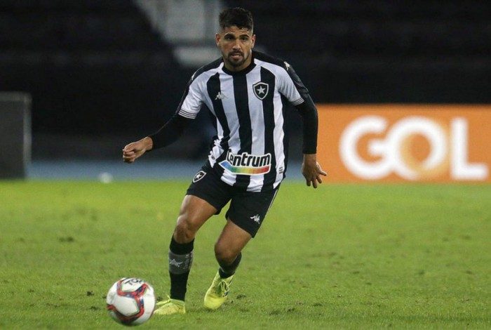 Daniel Borges em ação pelo Botafogo na Série B