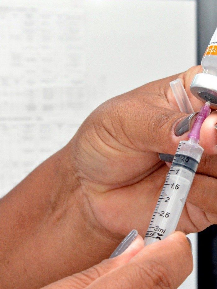 Brasil se aproxima de 60% da popula&ccedil;&atilde;o totalmente imunizada contra a covid-19