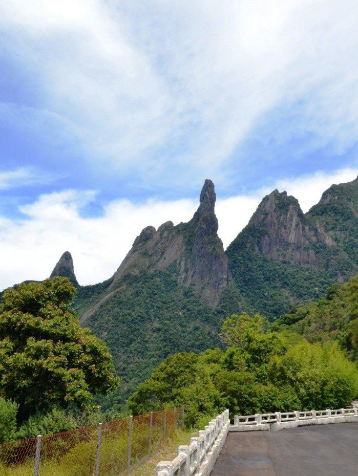 Rodovia Santos Dumont na altura de Teres&oacute;polis