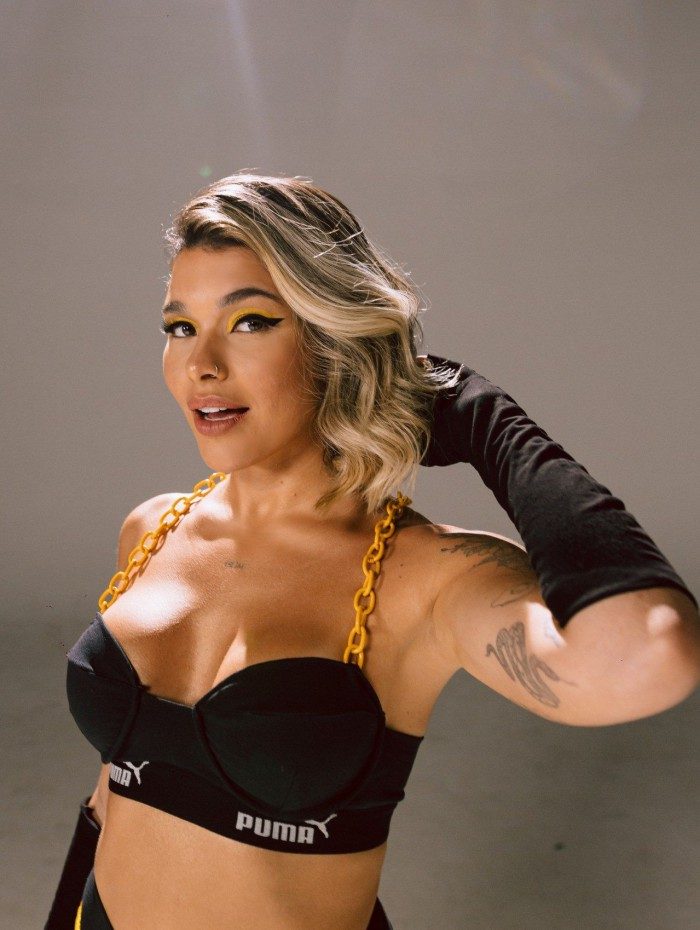 Cantora Lary lança seu primeiro álbum de estúdio, 'Só o que eu tô a fim'