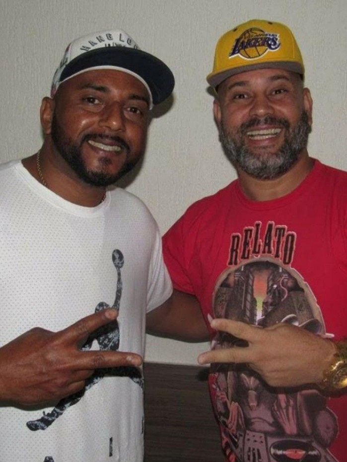 Mc Raposão (de branco) e Mc Coyote 