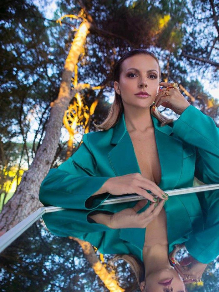 Ela é a nova promessa do samba! 