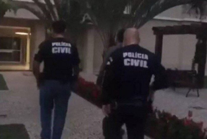 Idoso foi preso após tentar beijar criança de 7 anos
Idoso foi preso após tentar beijar criança de 7 anos