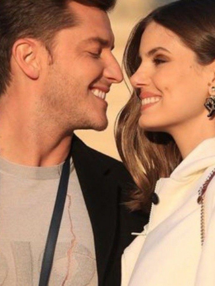 Camila Queiroz e Klebber Toledo