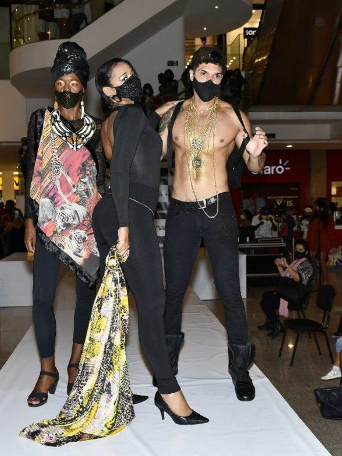 Desfile de moda com alunos ajudou a divulgar a ação de arrecadação.