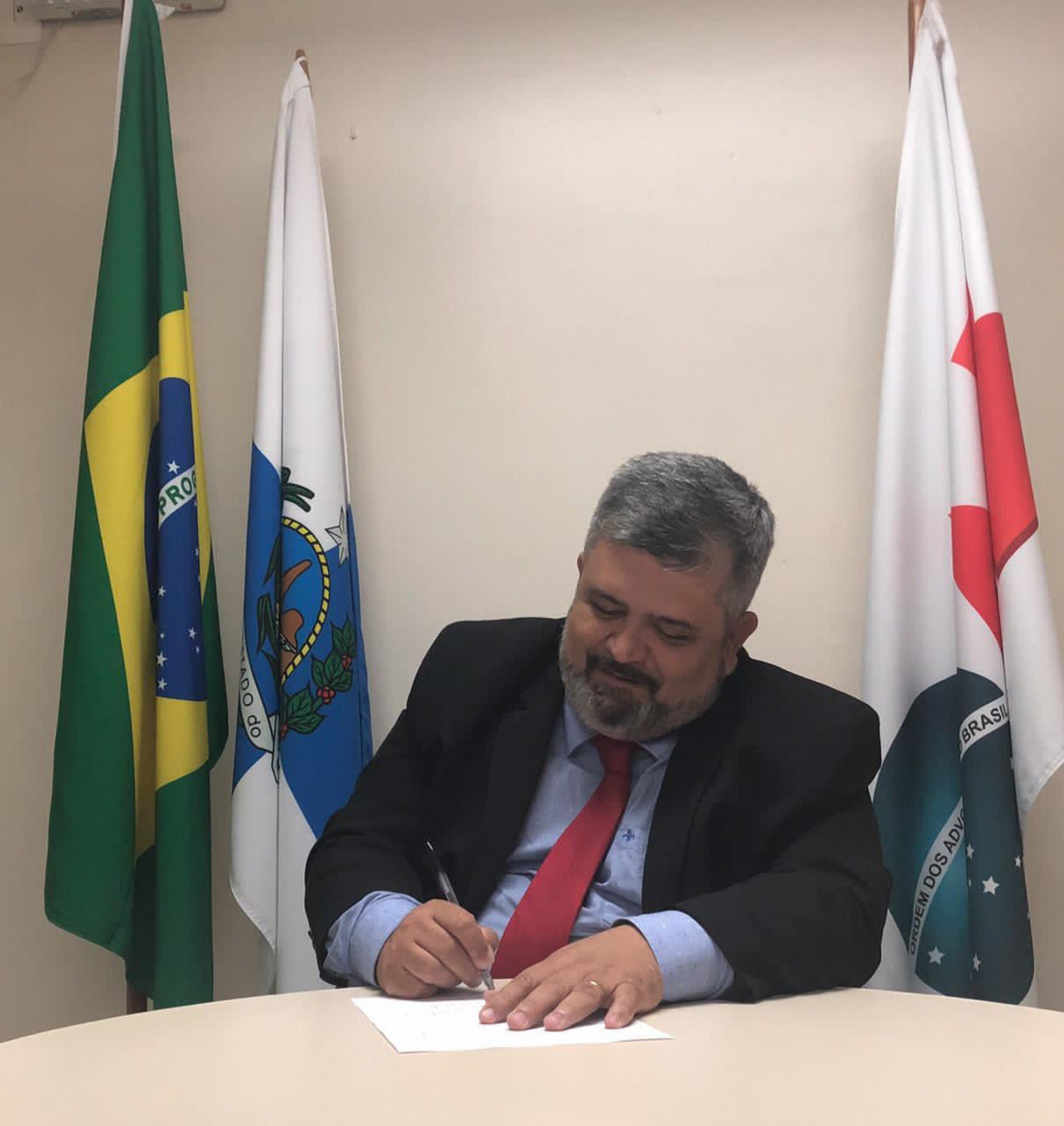 Live contar&aacute; com a participa&ccedil;&atilde;o do presidente da OAB Nova Igua&ccedil;u/Mesquita Hil&aacute;rio Franklin.
