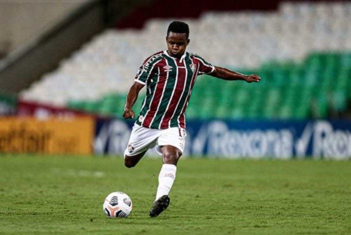 Cazares, meio-campo do Fluminense
