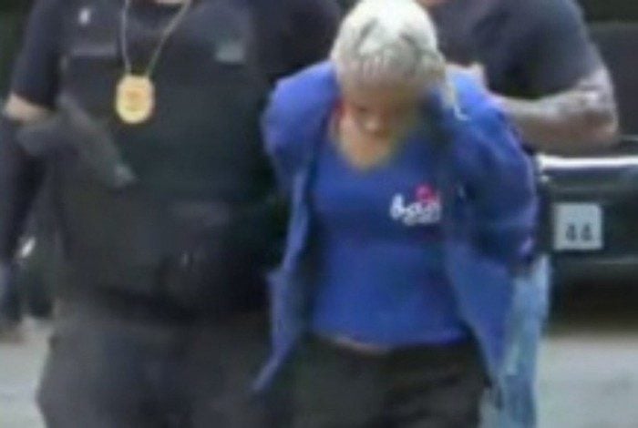 Loirosa da Cracolândia sendo presa pela Polícia Civil
