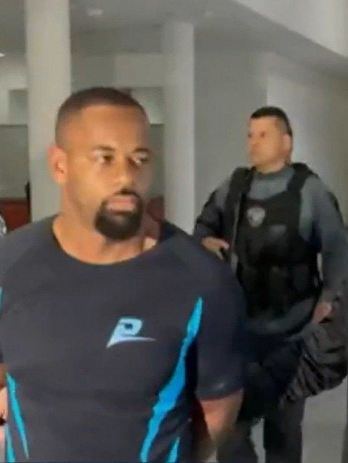 Miliciano Edmilson Gomes Menezes, o Macaquinho, chegou ao fim ontem, ap&oacute;s um cerco da for&ccedil;a-tarefa da Pol&iacute;cia Civil, que contou com a participa&ccedil;&atilde;o do pr&oacute;prio diretor do Departamento de Pol&iacute;cia Geral Especializada (DPGE), delegado Felipe Curi