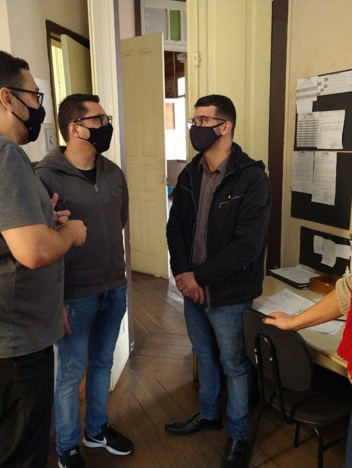 Prefeito de Nova Friburgo, Johnny Maycon, e secretário de Assistência Social, Marcinho Alves, em visita as sedes do Conselho Tutelar