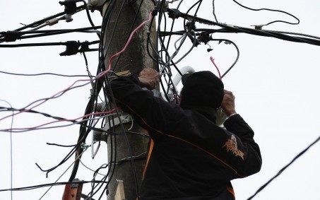 São Gonçalo é campeã em furto de energia na área de fornecimento da Enel