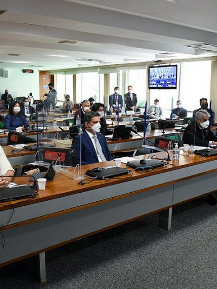 Segundo o senador Humberto Costa, a reuni&atilde;o continua agendada e os senadores discutir&atilde;o novos requerimentos e quest&otilde;es administrativas 