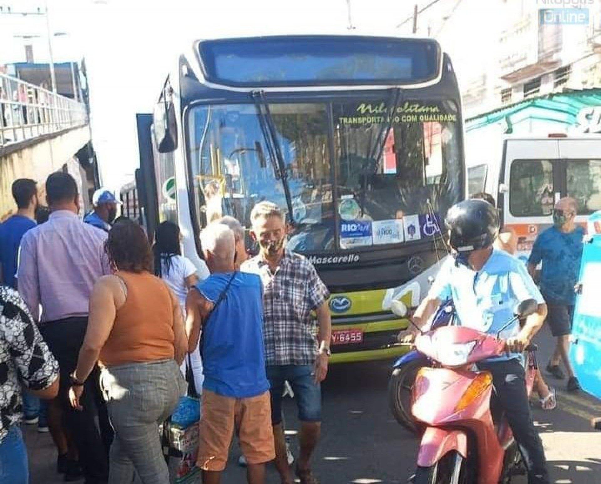 Motorista de &ocirc;nibus passa mal e morre ao volante em Nova Igua&ccedil;u