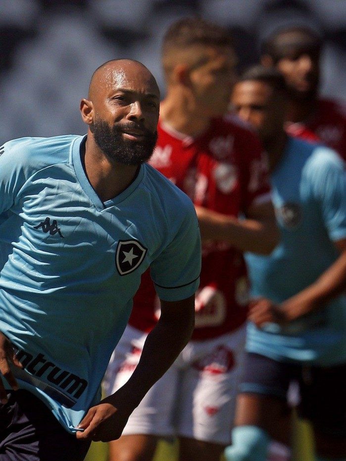 Chay ter&aacute; seu v&iacute;nculo com o Botafogo encerrado no fim de 2024