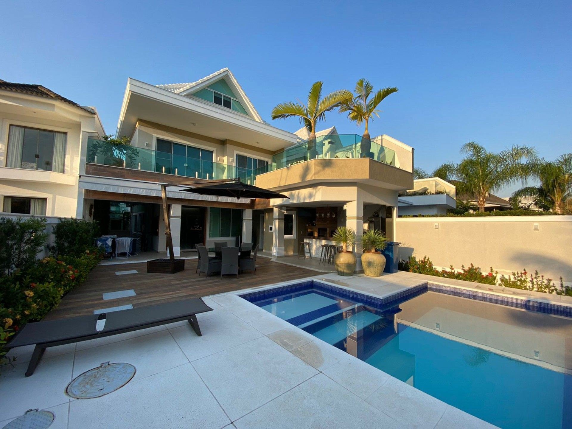 Um dos mandados foi cumprido numa mansão na Barra da Tijuca - Divulgação