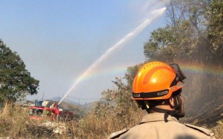 APA Estâncias de Pendotiba sofre terceiro dia consecutivo com incêndios
