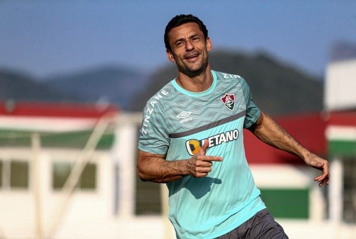 Centroavante treina de sorrisão aberto e está prontinho para comer galo ensopado ou na brasa 