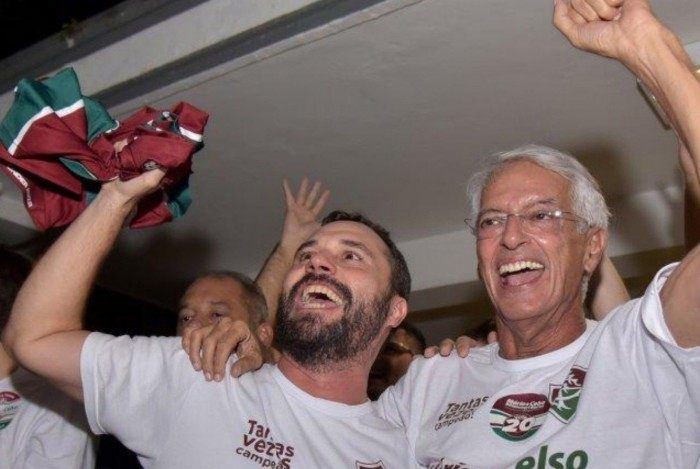 Bittencourt e Celso Barros curtiram a vitória nas eleições de 2019, mas, agora, o vice-presidente posta memes (no detalhe) e critica o mandatário