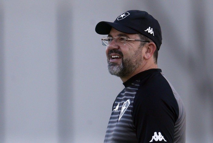 Enderson Moreira tem aproveitamento de 81,5% desde que assumiu o comando do Botafogo