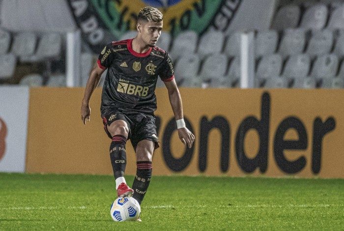 Andreas Pereira marcou o primeiro gol na estreia pelo Flamengo