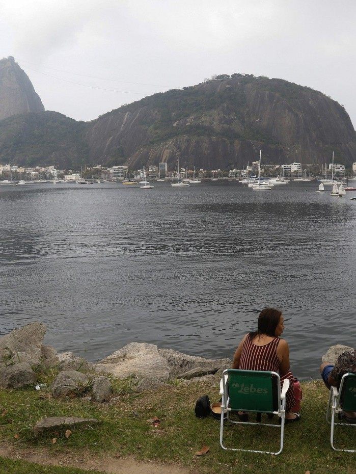 Cariocas aproveitam a vista do P&atilde;o de A&ccedil;&uacute;car no Parque do Flamengo