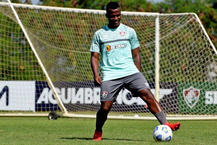 Arias será titular do Fluminense contra o Bahia