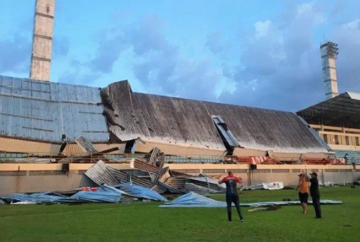 Cobertura do Estádio Frei Epifânio, no Maranhão, desabou