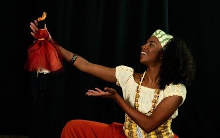 Atriz iguaçuana, Dandara Lorena estreia novo espetáculo em setembro