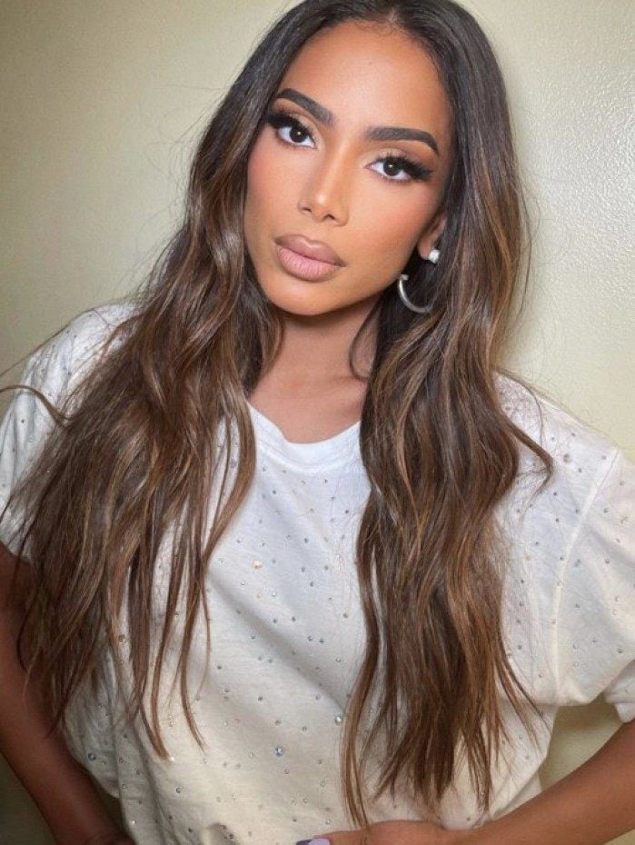 Anitta em novo visual