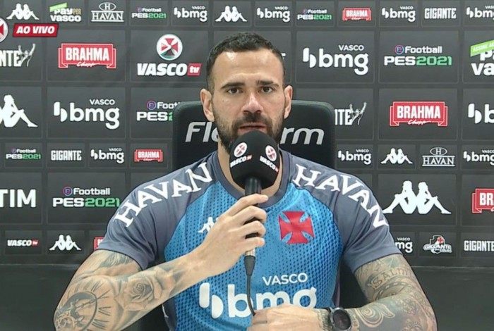 Leandro Castán concedeu entrevista coletiva na Vasco TV