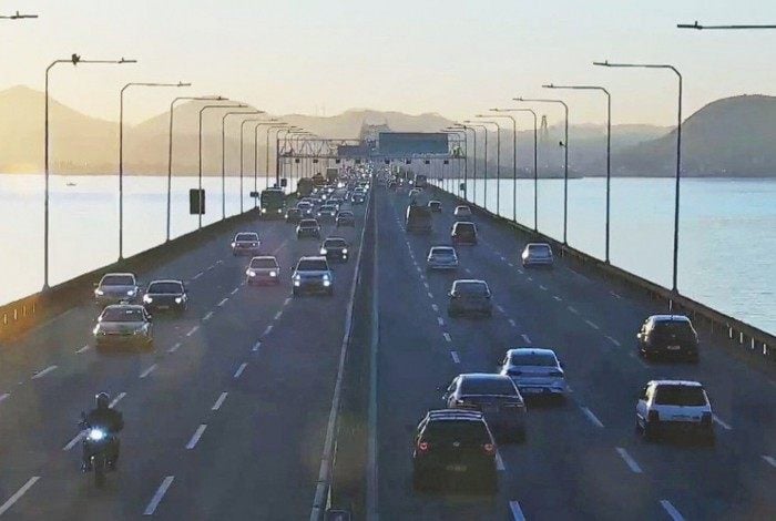 Ponte Rio-Niterói na manhã desta sexta-feria
