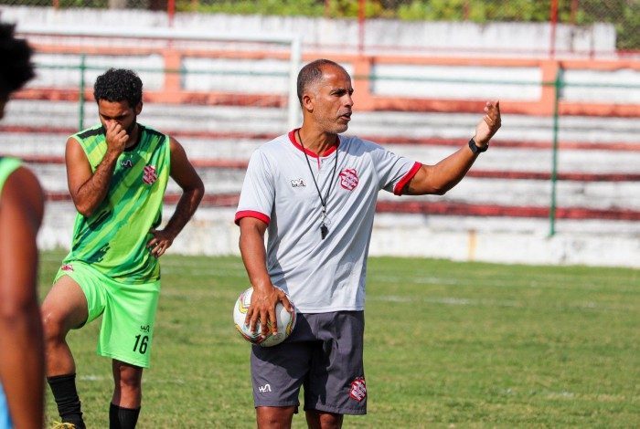 Bangu é comandado pelo ex-lateral-esquerdo e agora técnico Felipe