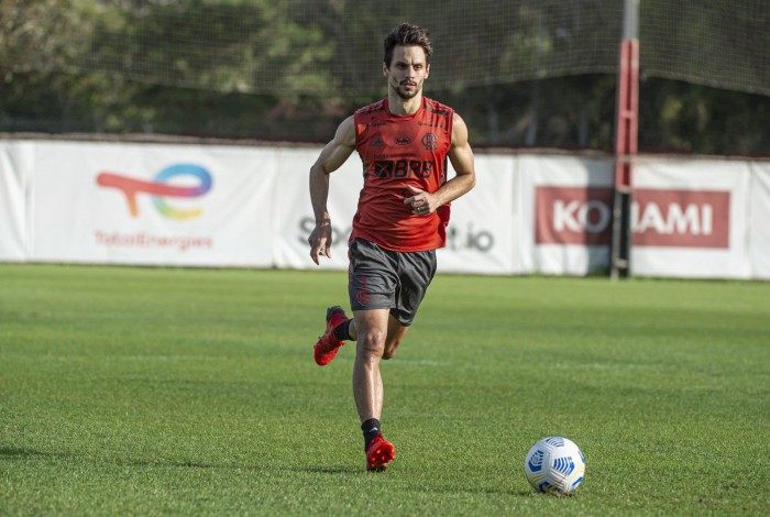 Rodrigo é titular absoluto no Mengão, mas só fez dois jogos com Renato Gaúcho por causa das lesões