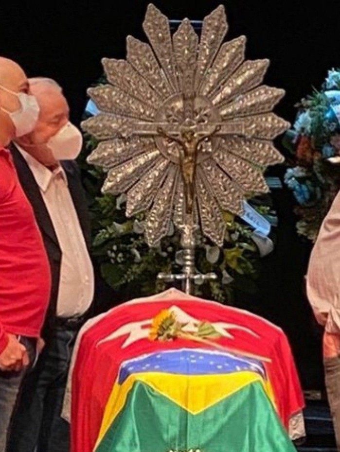 Lula vai ao vel&oacute;rio de S&eacute;rgio Mamberti em S&atilde;o Paulo